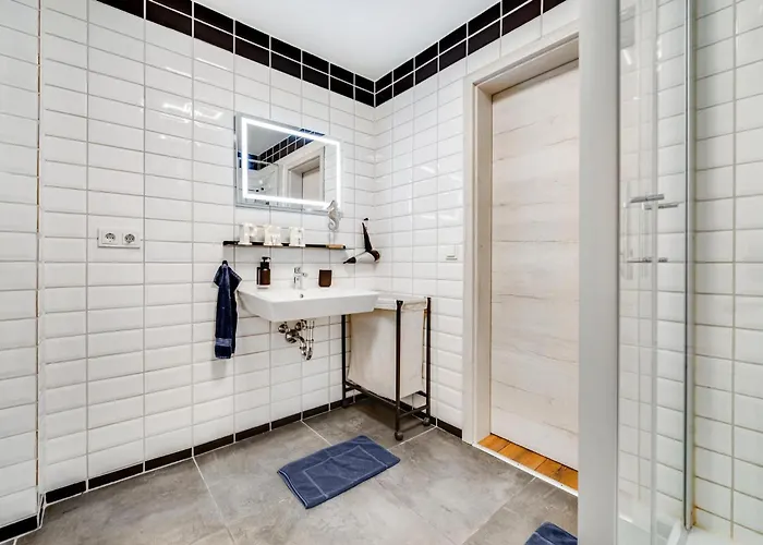 Noble Supreme 80m2 Kamin & Designkueche - Zentrumsnah * אסן